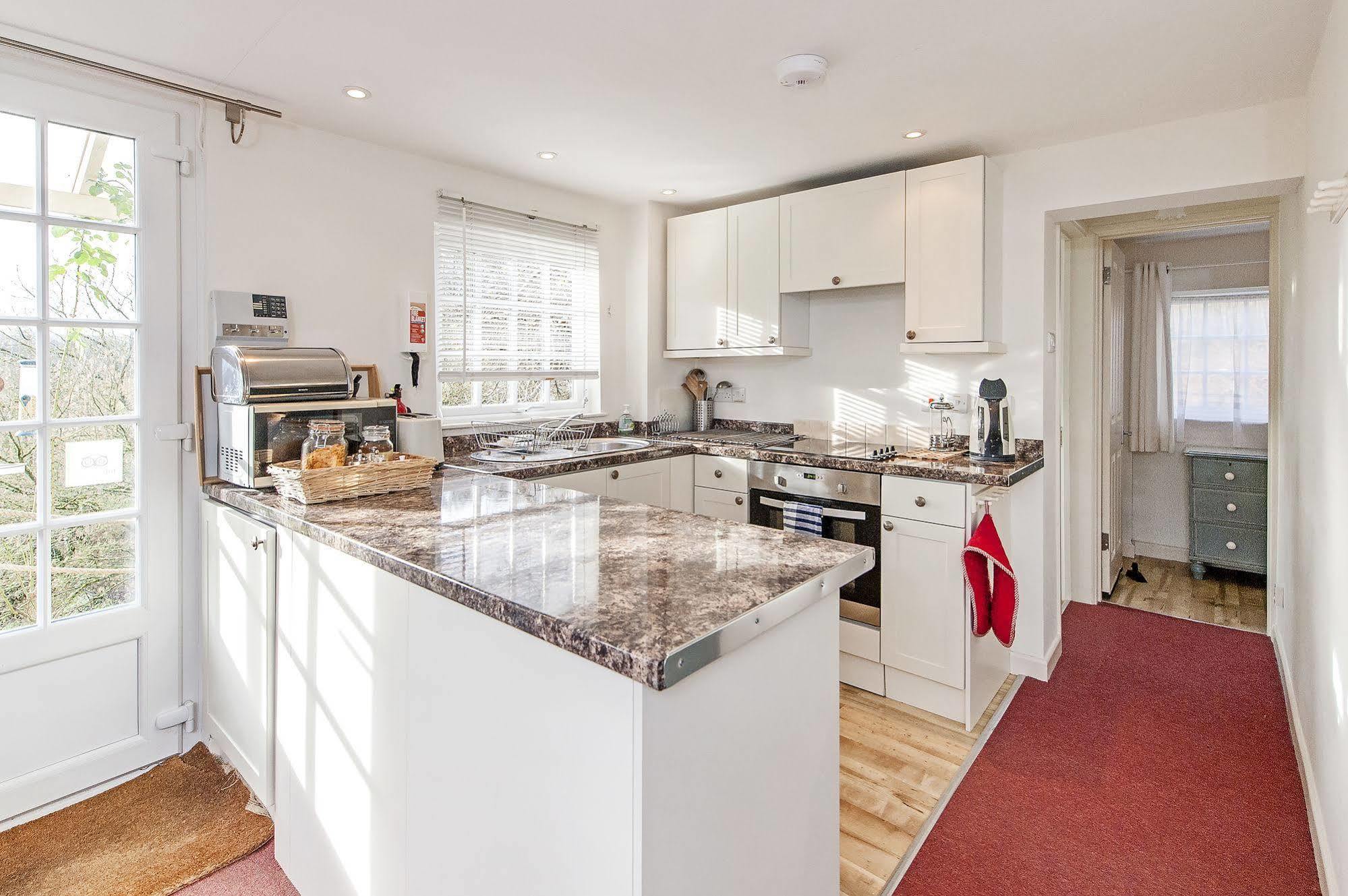 Tucking Mill View- Self Catering Apartment บาธ ภายนอก รูปภาพ